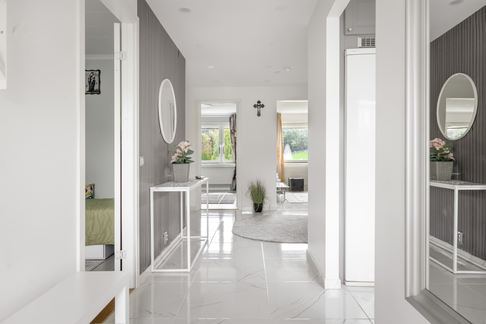 Härligt ljusinsläpp och påkostade materialval Murarstigen 52