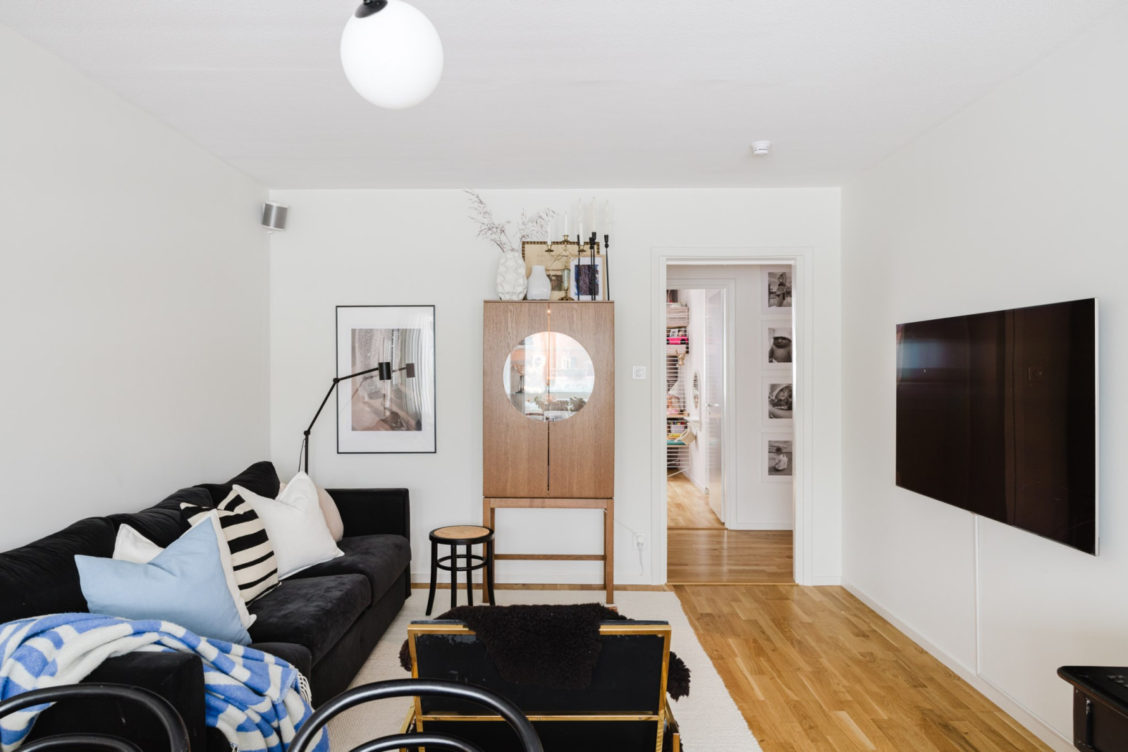 Vardagsrum med plats för stor soffa Stationsvägen 17