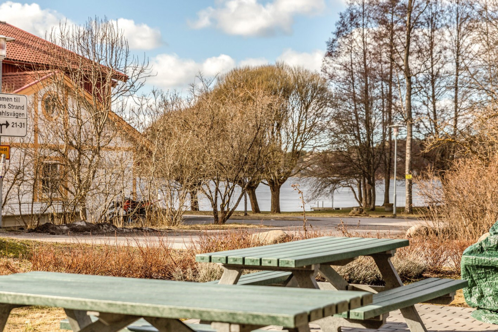Sjöutsikt från föreningens gemensamma uteplats Wilhelmsrovägen 1