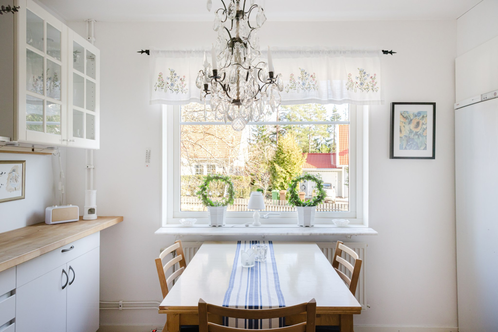 Matplats intill fönstret Engelsbergsvägen 73