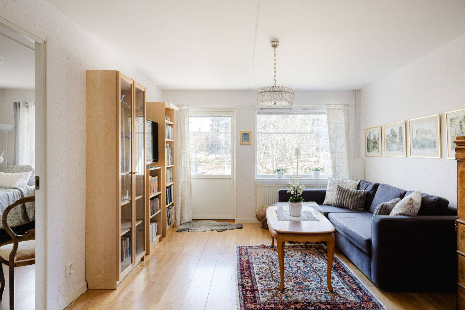 Vardagsrum med fint ljusinsläpp Engelsbergsvägen 73