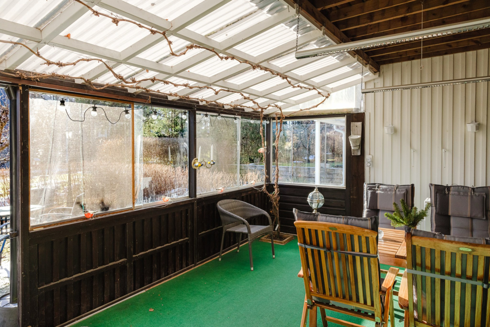 Uterum med vinrankor Rönningevägen 65B