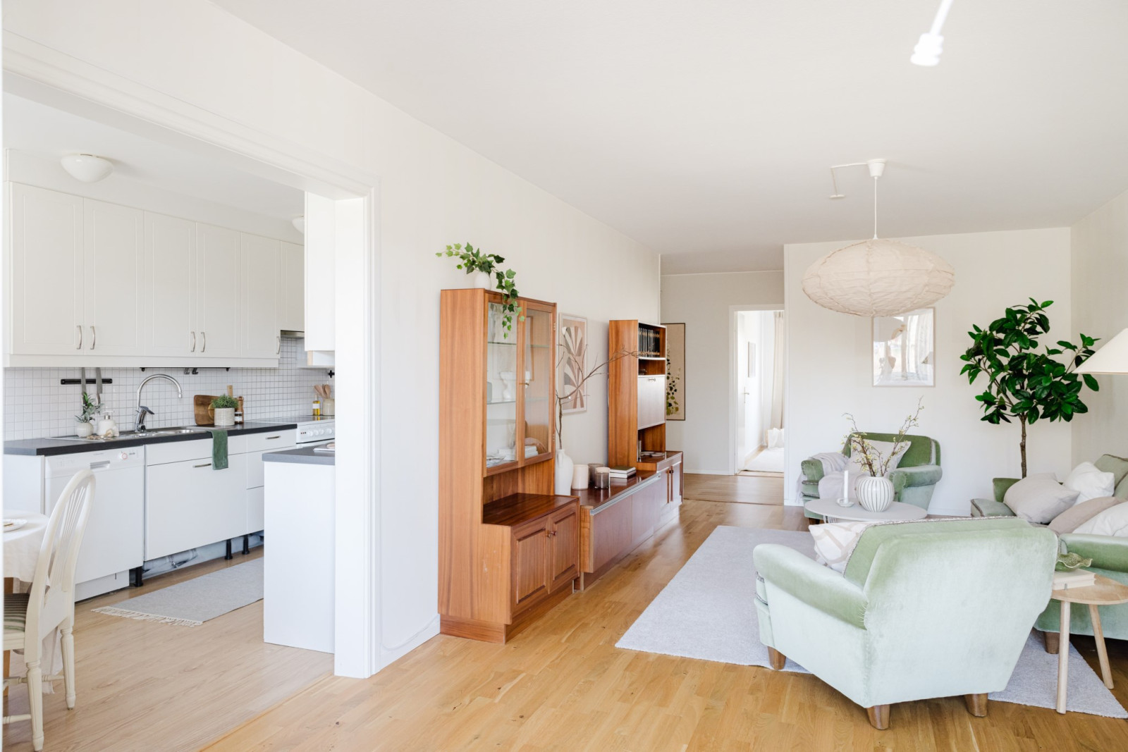 Vardagsrum och del av kök Stationsvägen 1