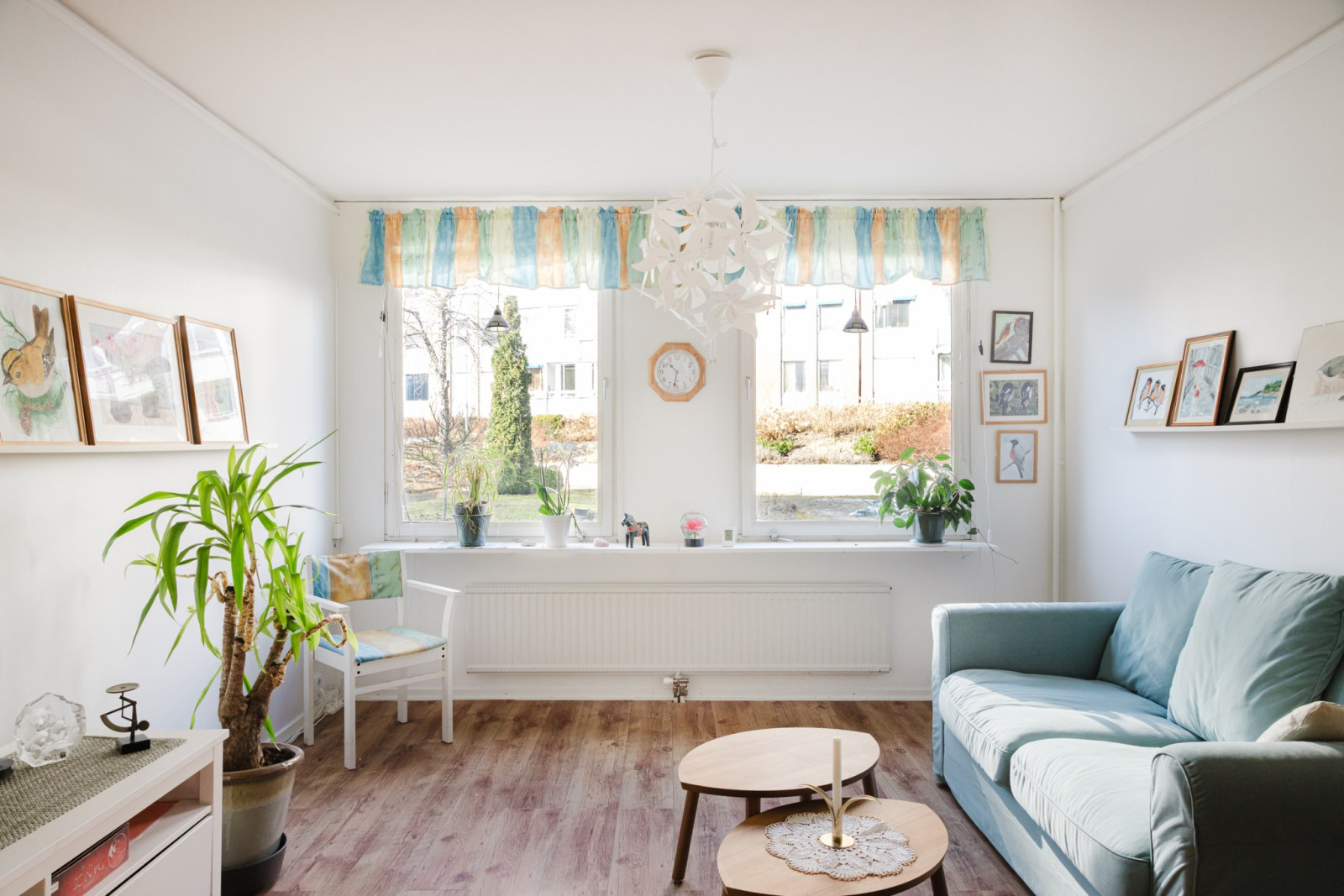 Ljust och rymligt vardagsrum Emanuel Birkes väg 4