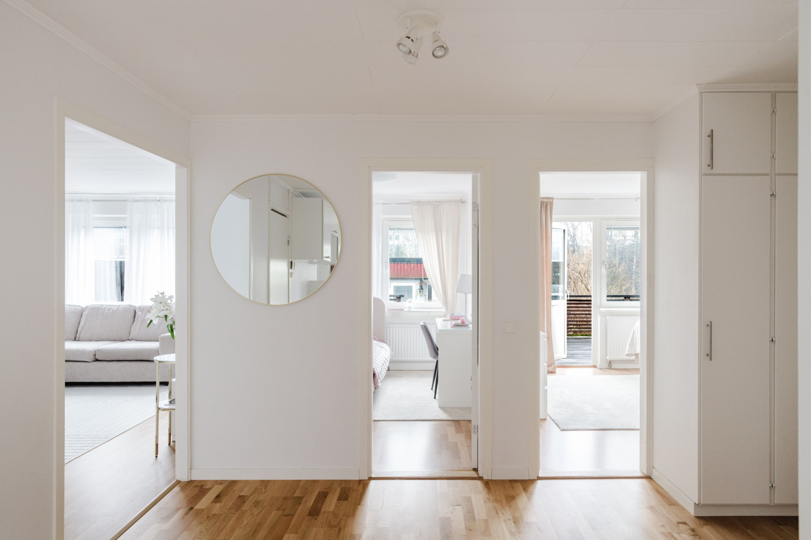 Innehall mot vardagsrum och sovrum Jägarstigen 18