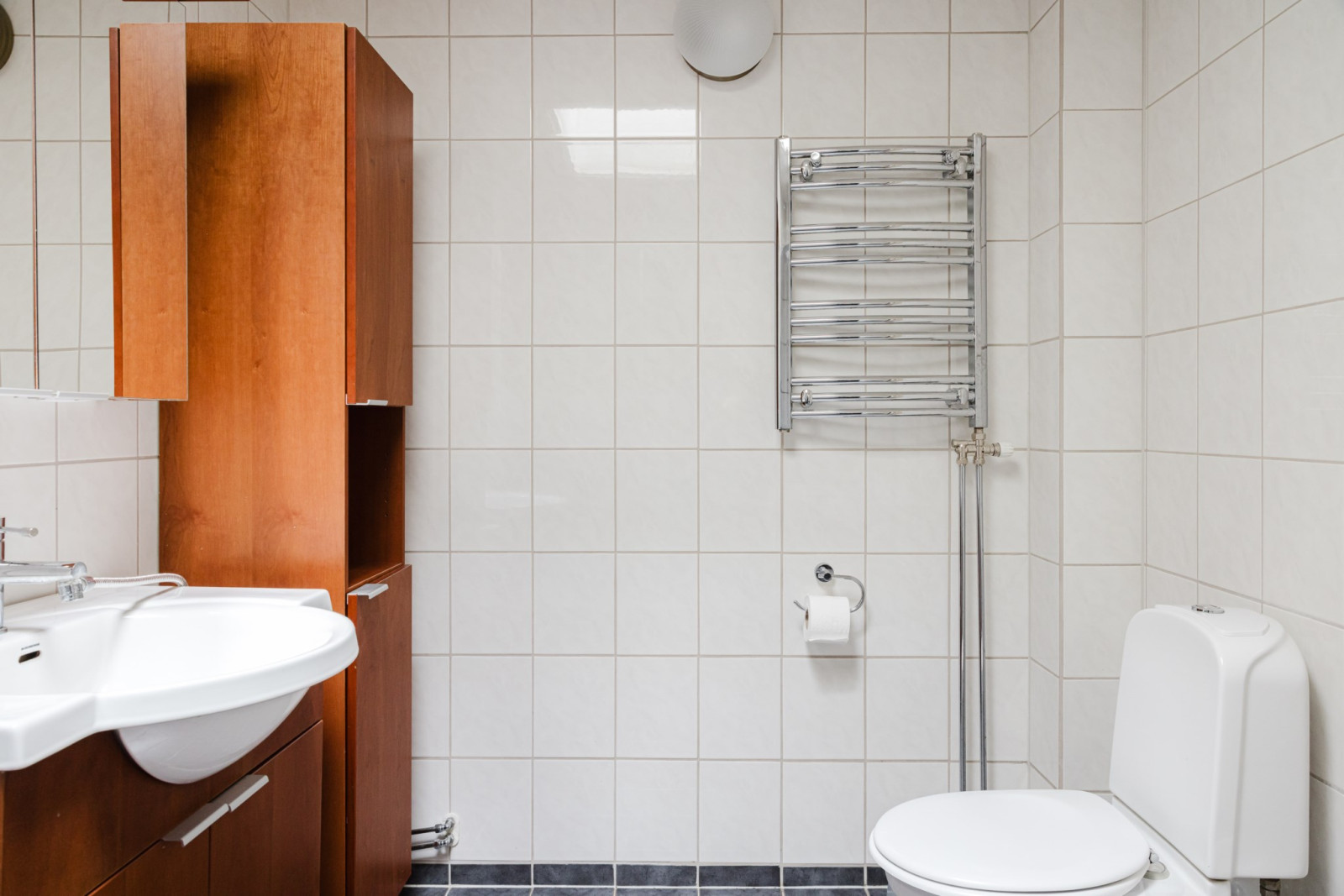 Badrum med moderna materialval Jägarstigen 18