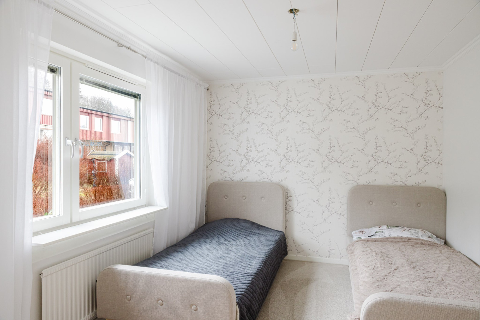 Lättmöblerat och stora härliga fönster Jägarstigen 18