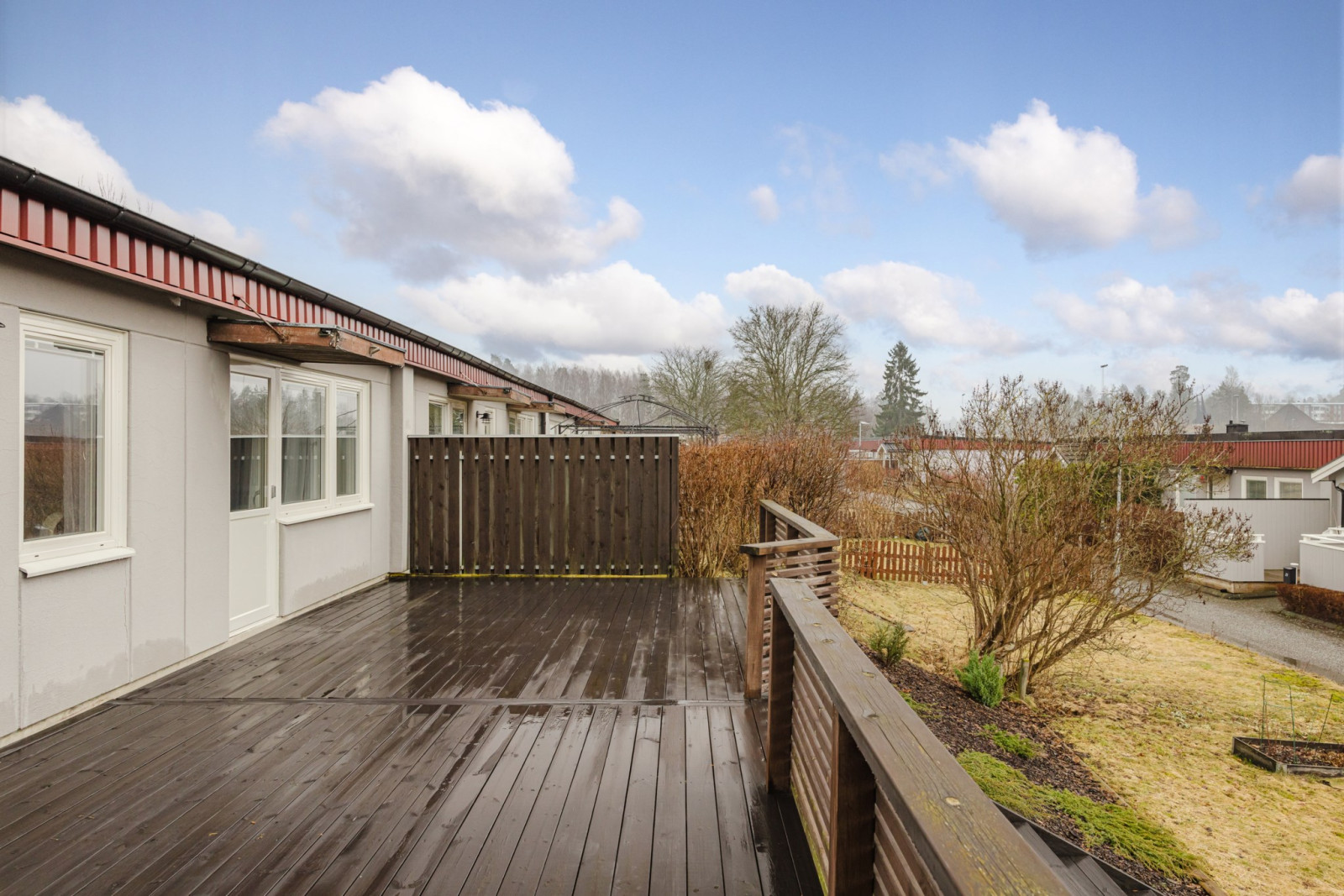 Plats för loungegrupp, grill och växter Jägarstigen 18