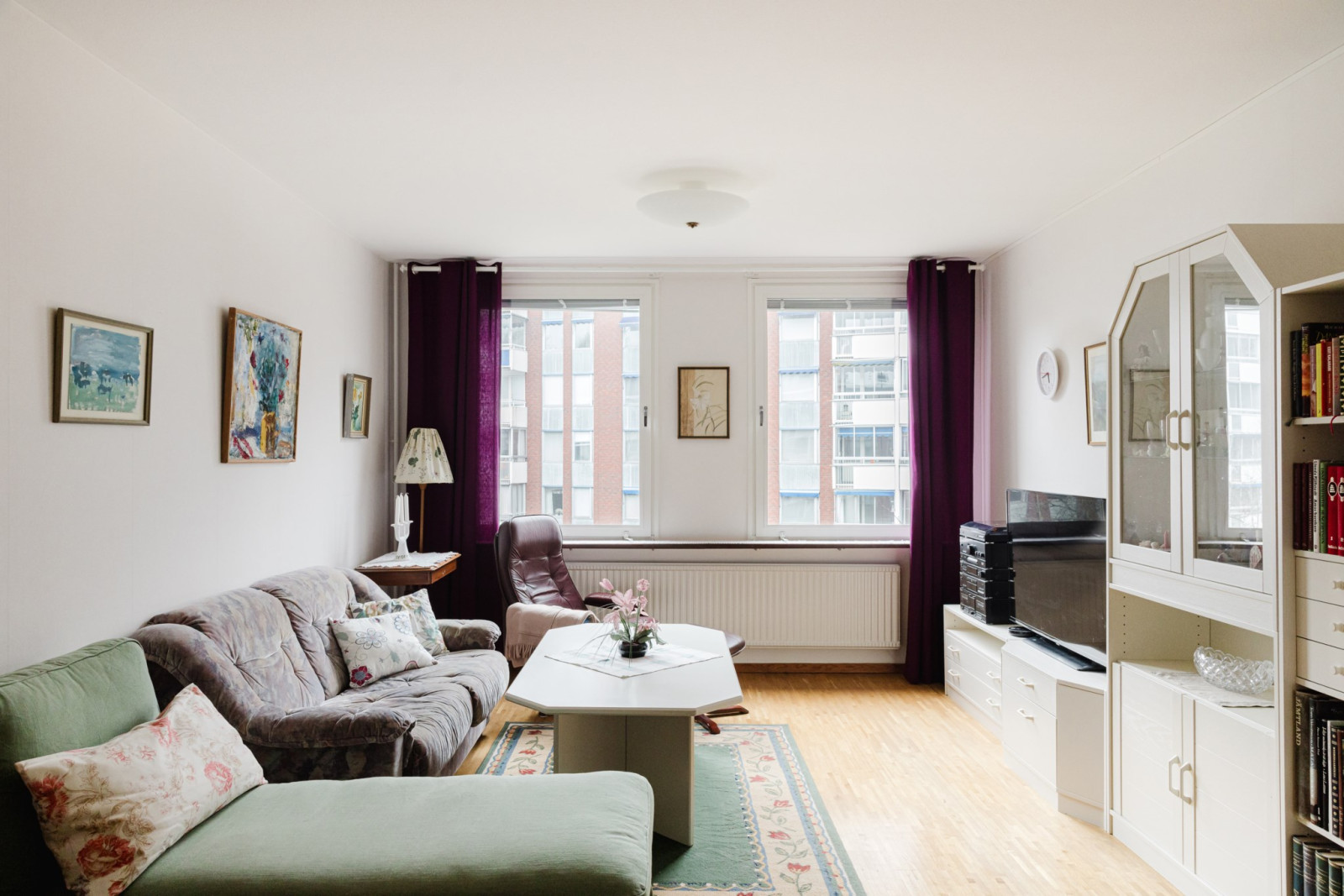 Lättmöblerat vardagsrum Emanuel Birkes väg 4