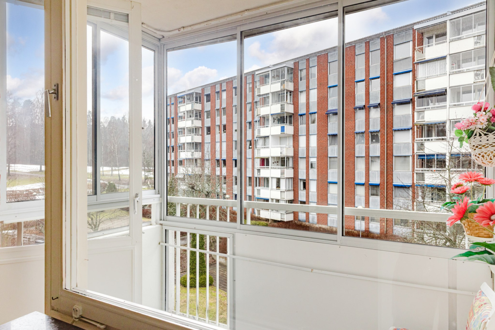 Utsikt mot föreningens innergård Emanuel Birkes väg 4