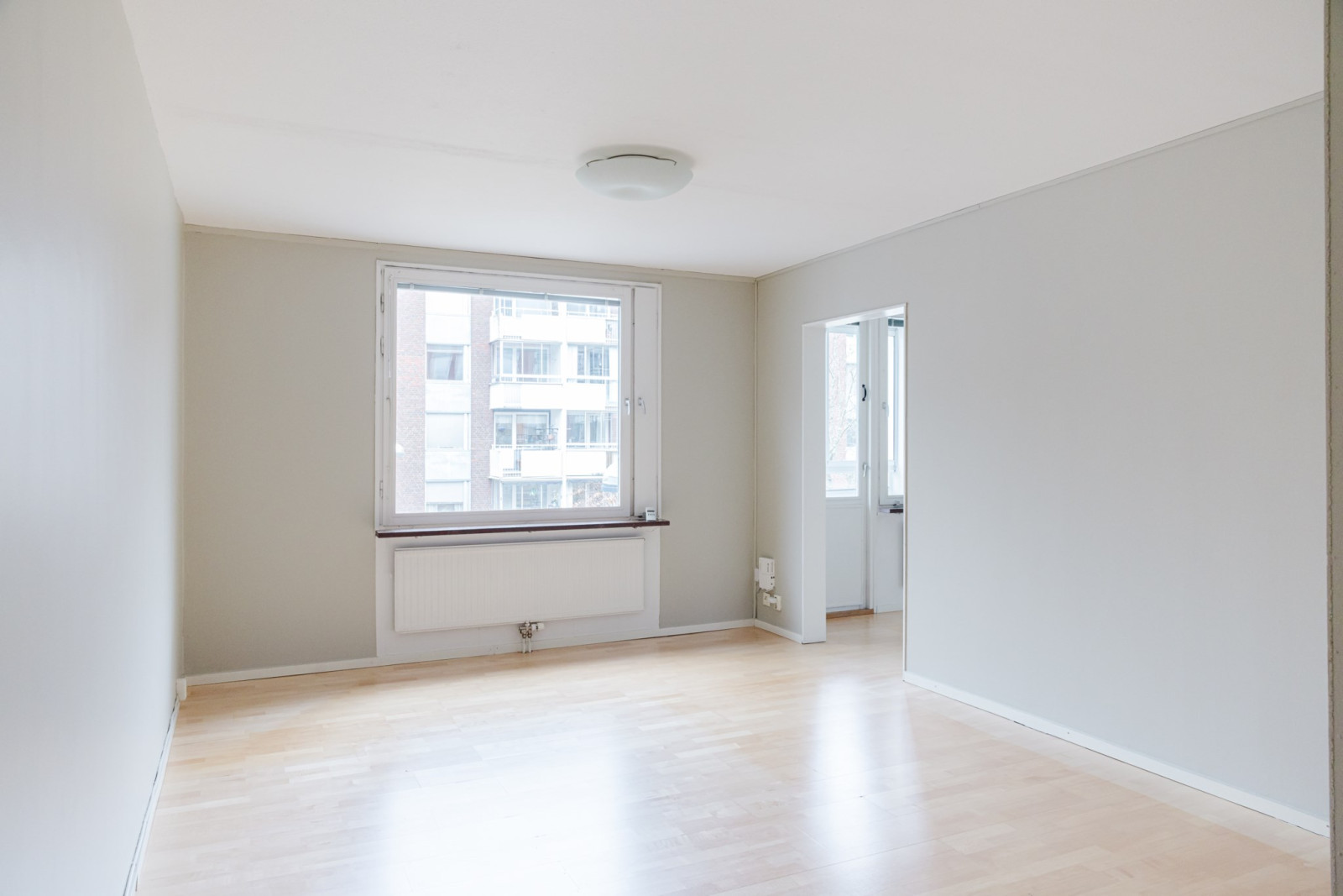 Rymligt vardagsrum i anslutning till kök Emanuel Birkes väg 5