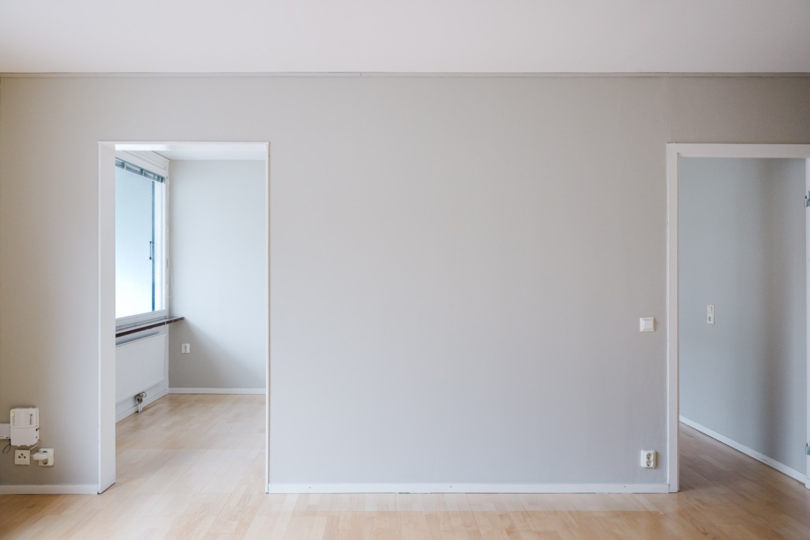 Vardagsrum med två ingångar till köket Emanuel Birkes väg 5