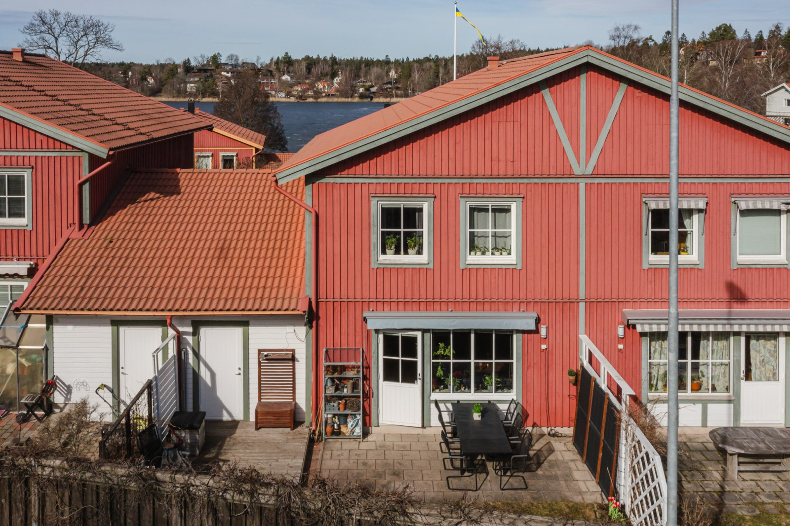 Parhus med södervänd baksida Westerdahlsvägen 39