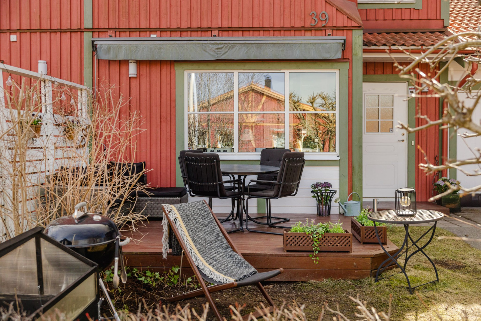 Ljuvlig uteplats för sommarens alla kvällar Westerdahlsvägen 39