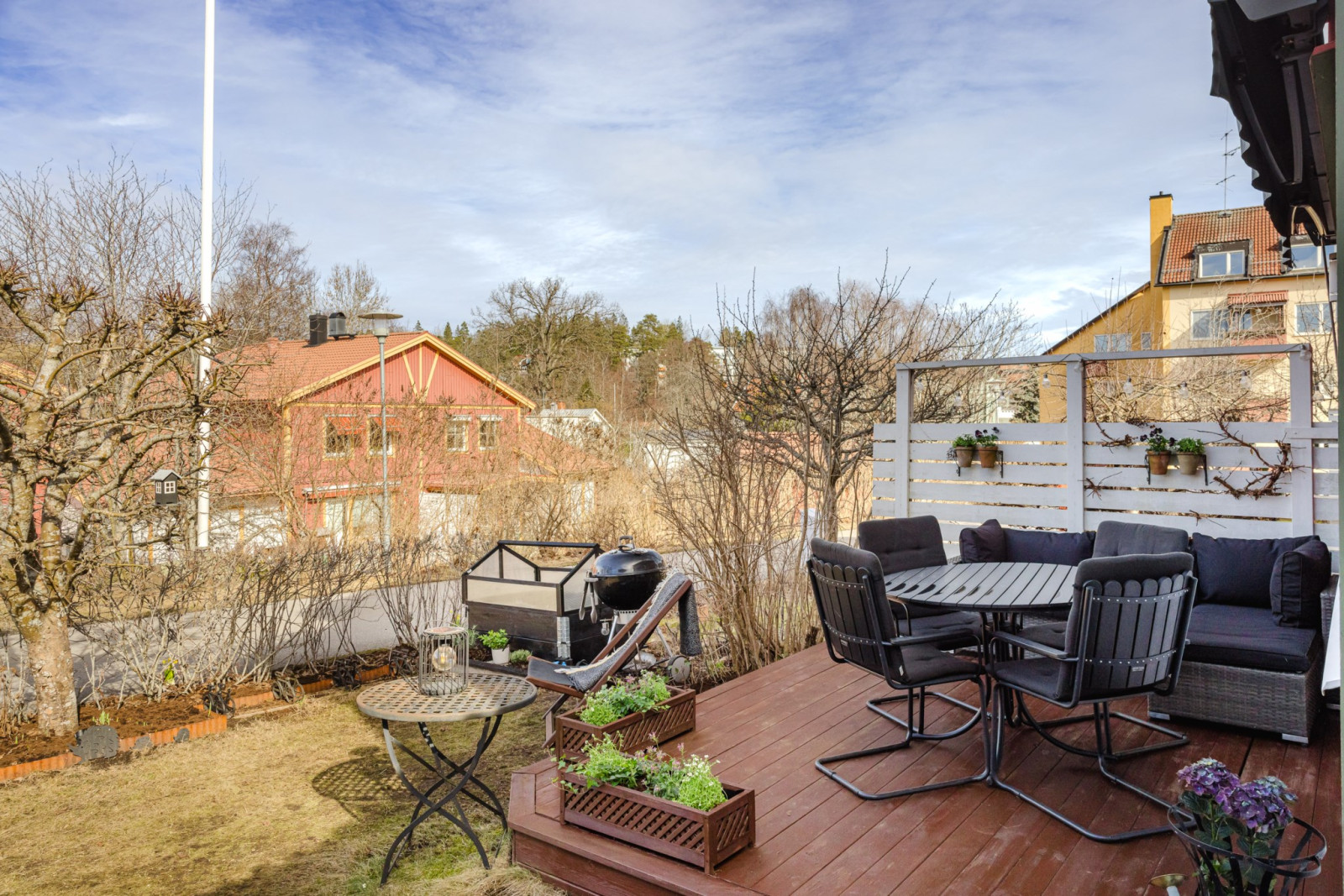 Uteplats i väst Westerdahlsvägen 39