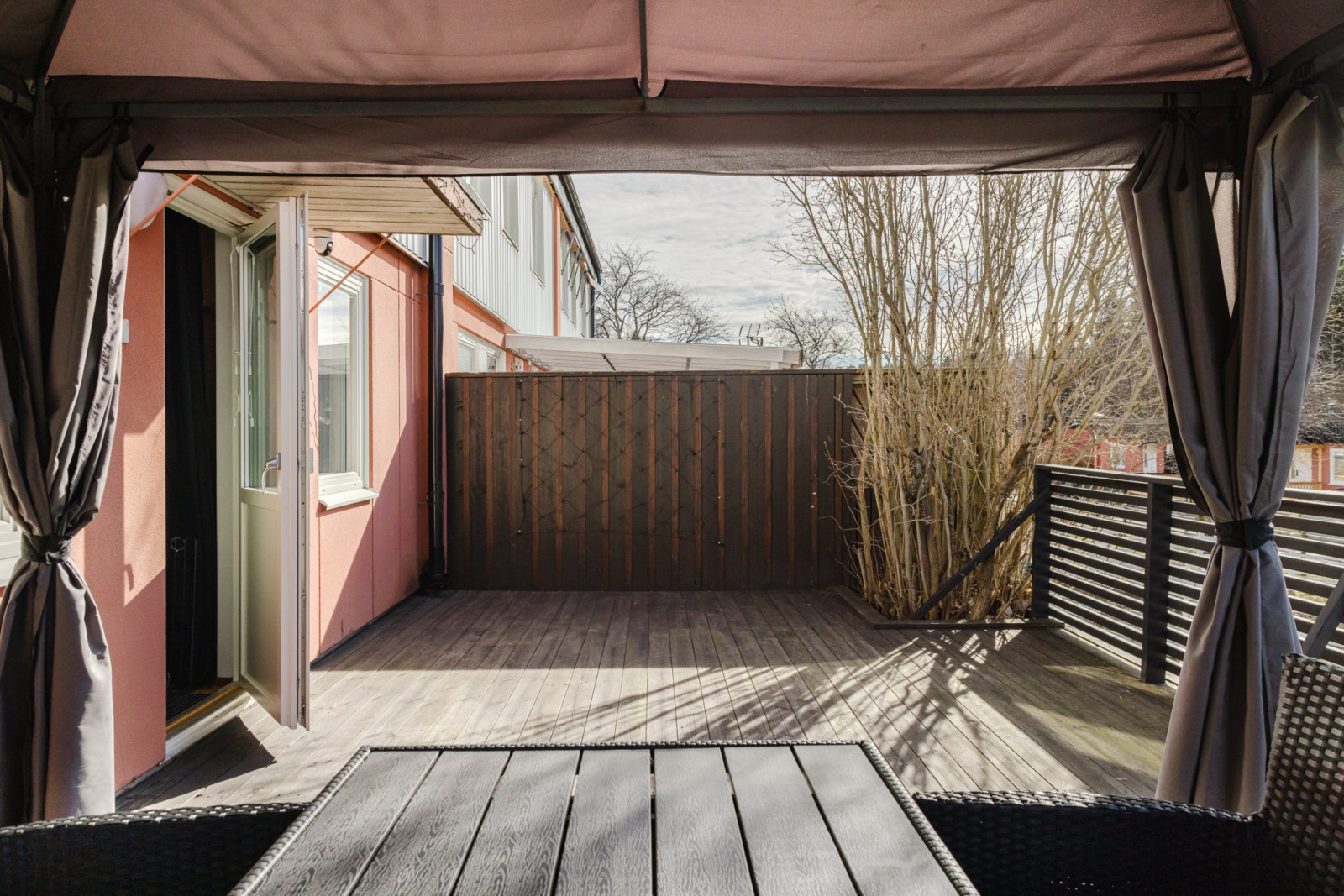 Uteplats baksida Bondestigen 51