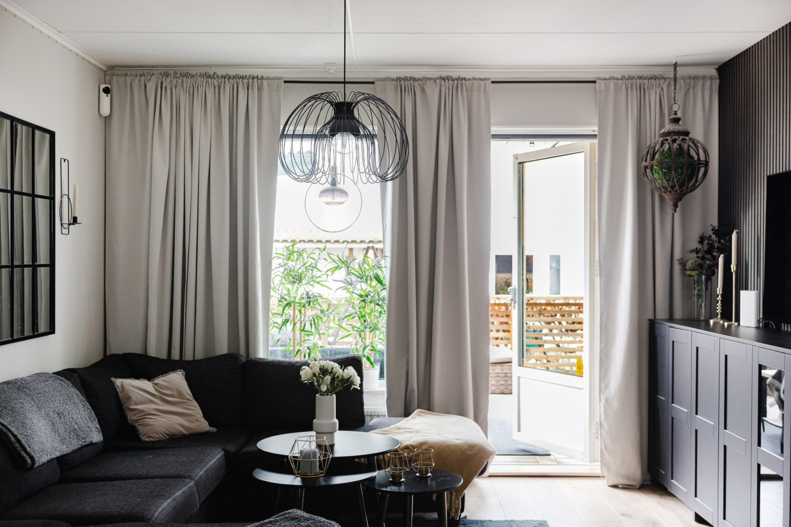 Vardagsrum med utgång till uteplats Mosshagestigen 44