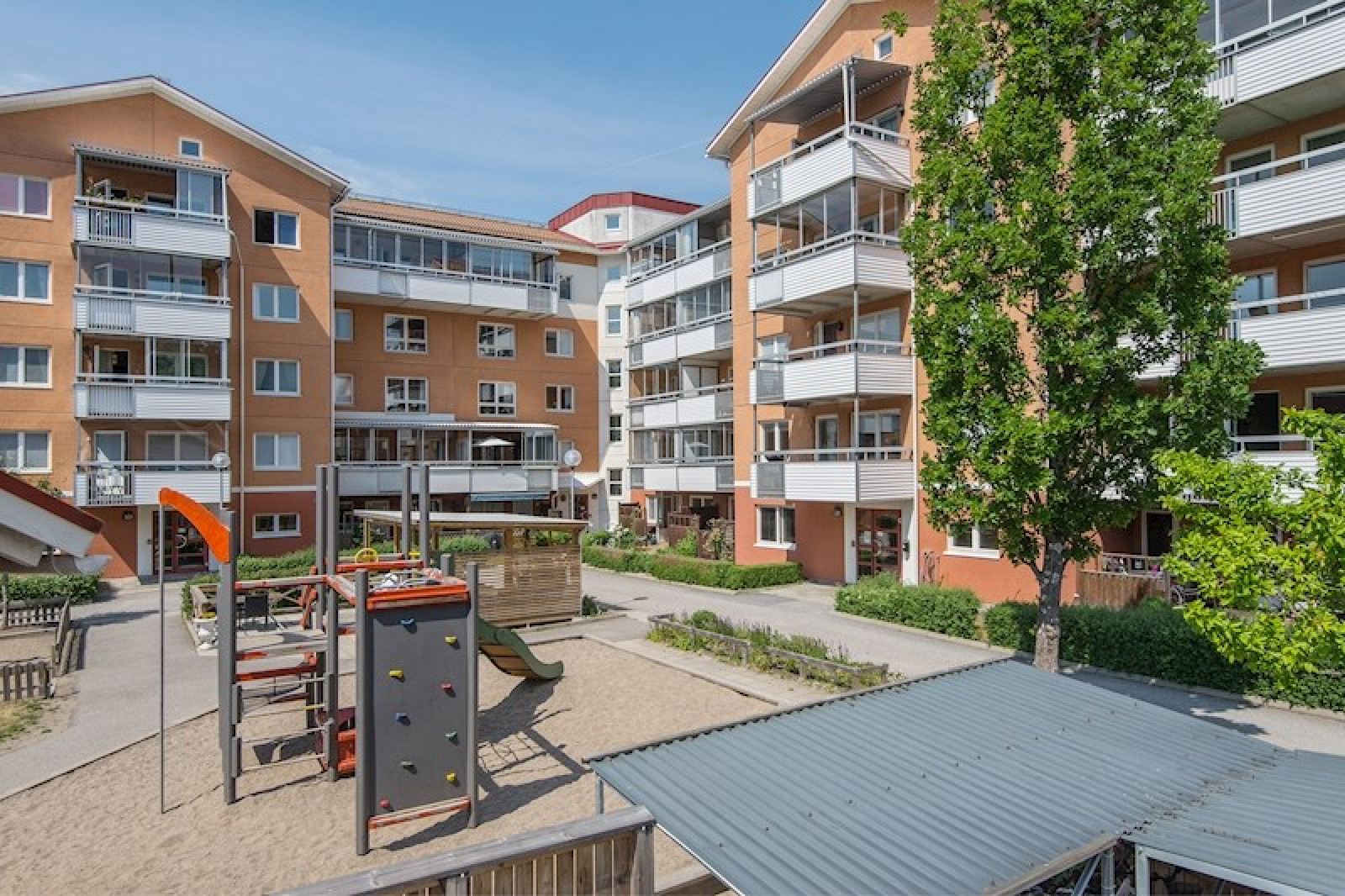 Exteriör och innergård Bergsvägen 1A