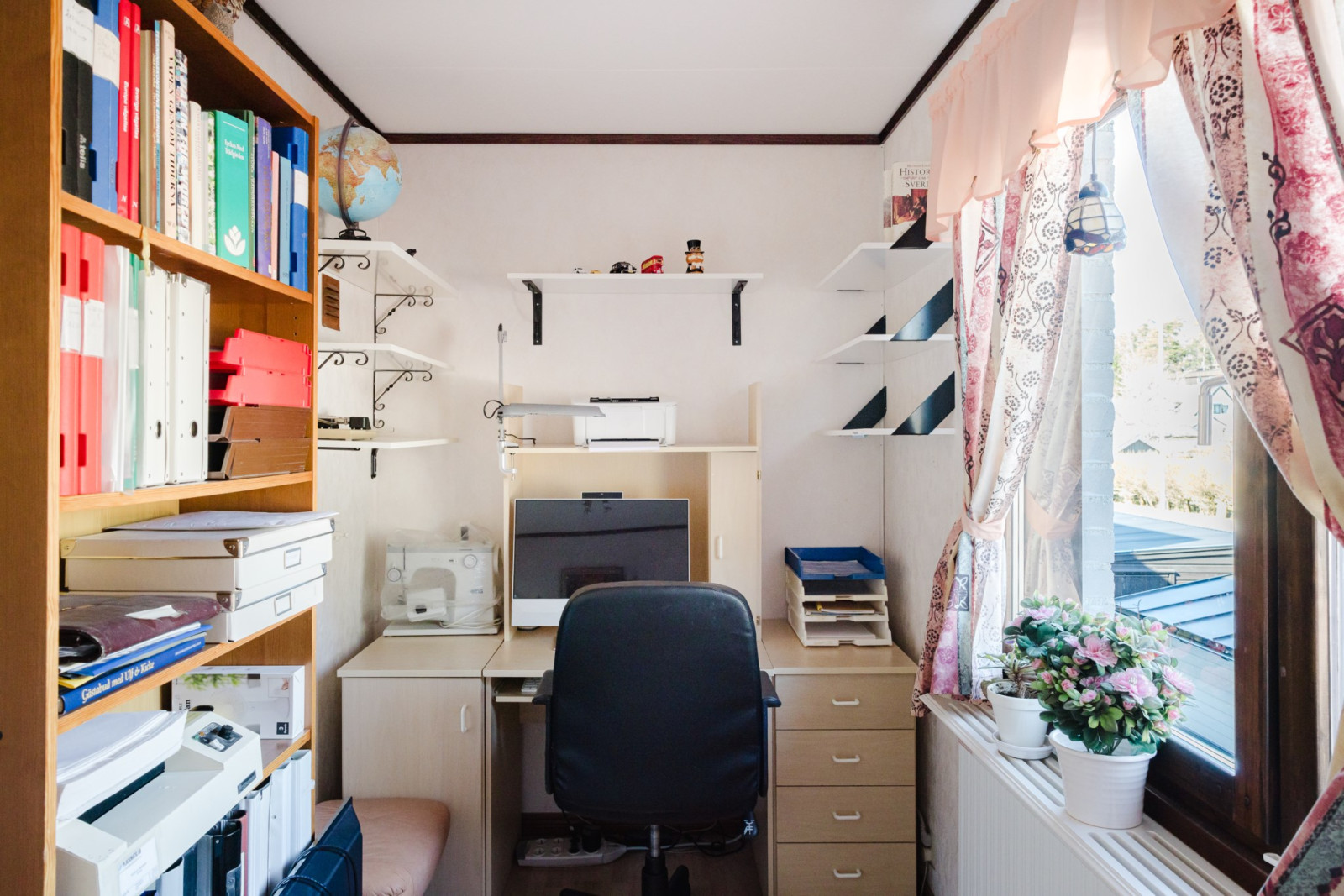 Kontorshörna i sovrum 3 Rönningevägen 65B