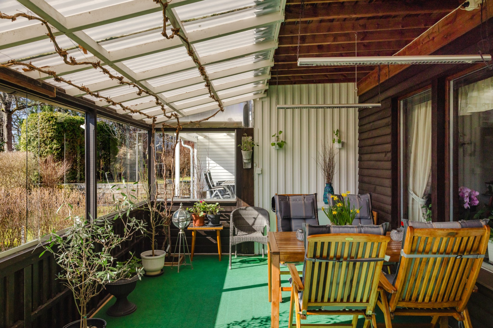 Inglasat uterum som förlänger sommaren Rönningevägen 65B