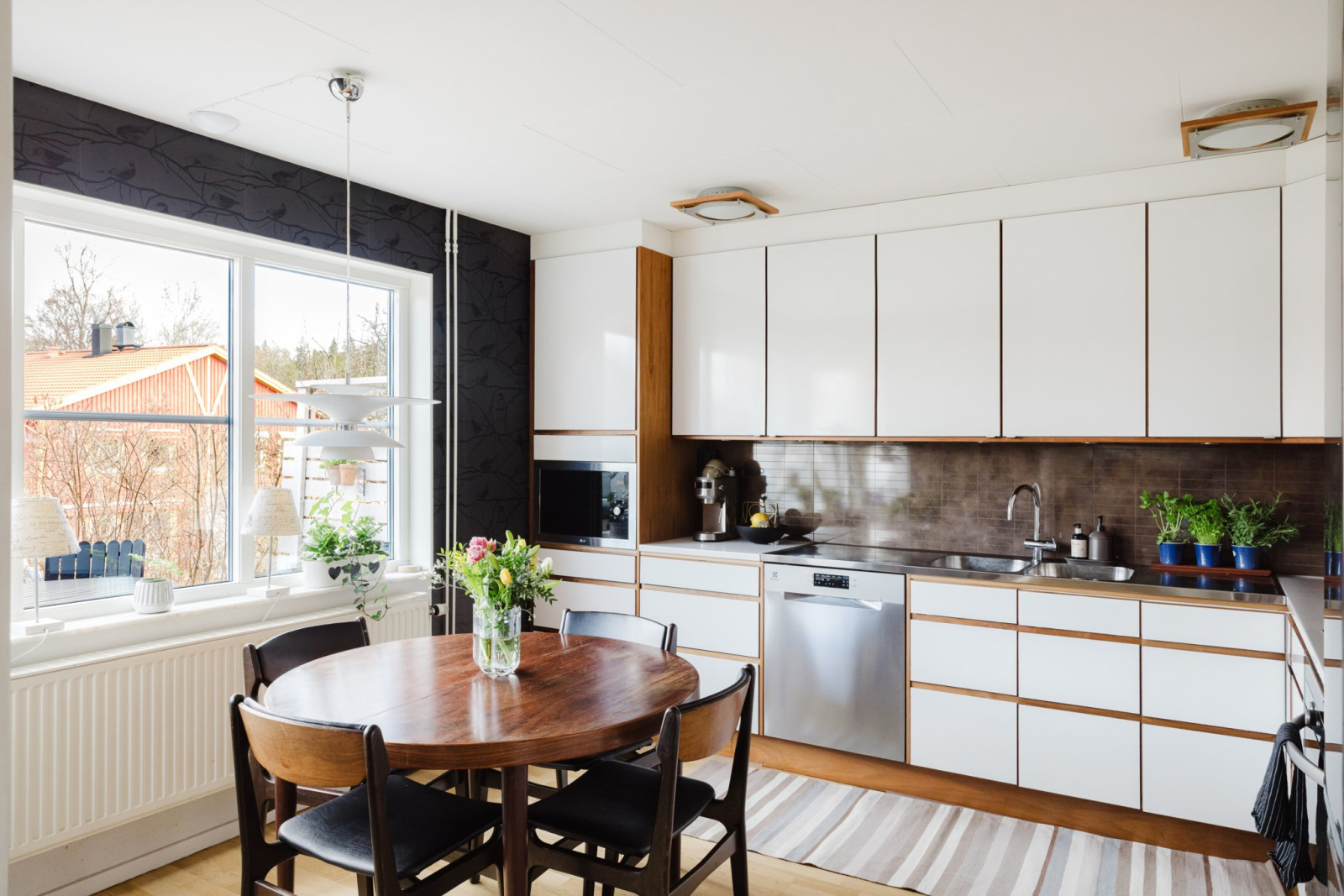 Kök med matplats mot framsidan Westerdahlsvägen 39