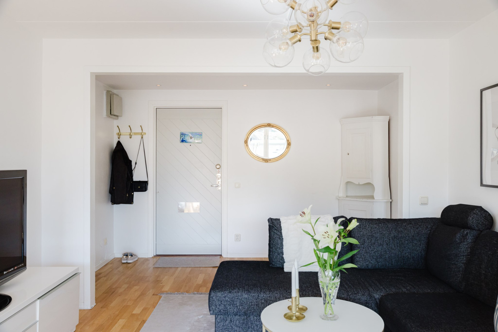 Vardagsrum mot hall Bergsvägen 1A