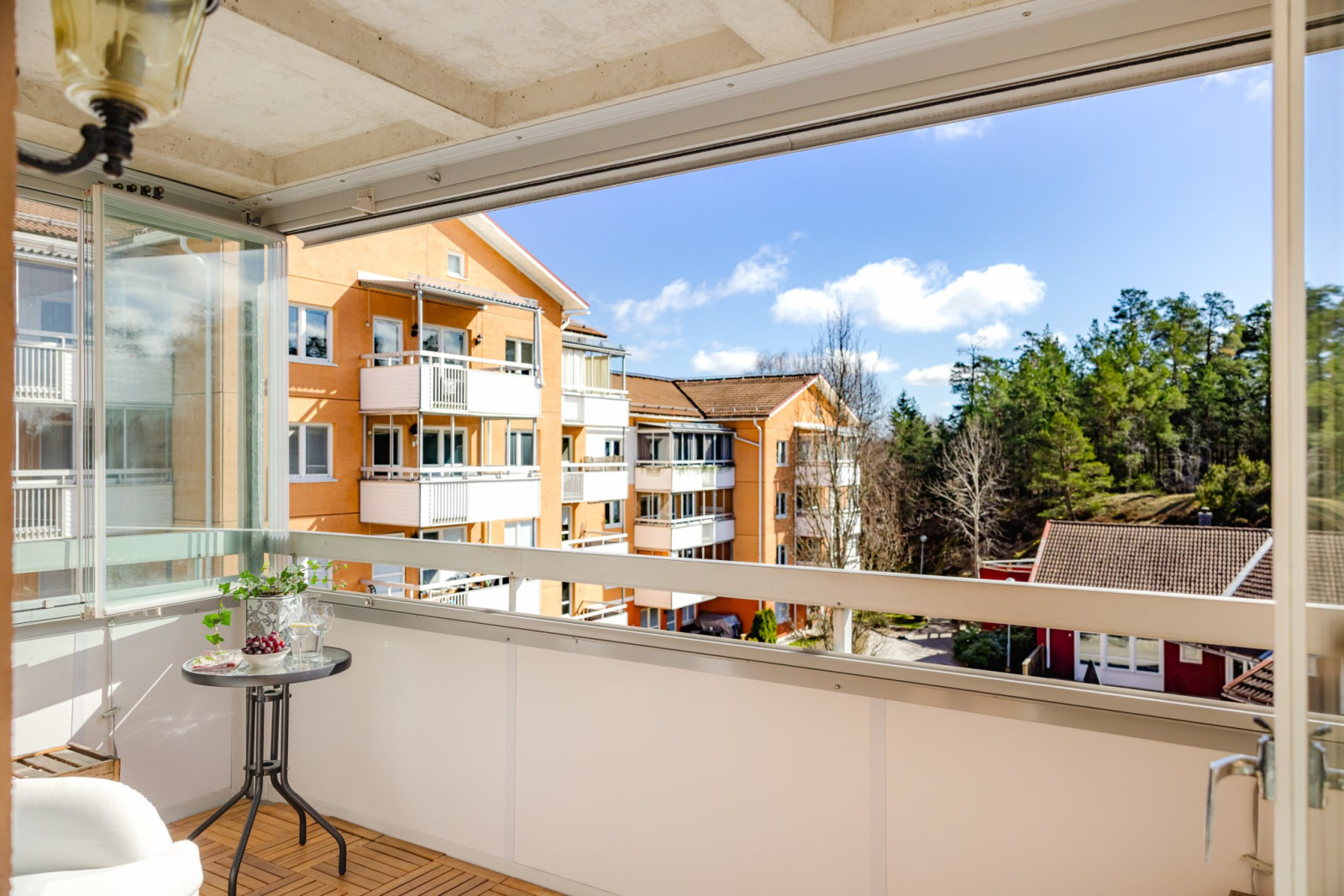 Utsikt från balkong Bergsvägen 1A