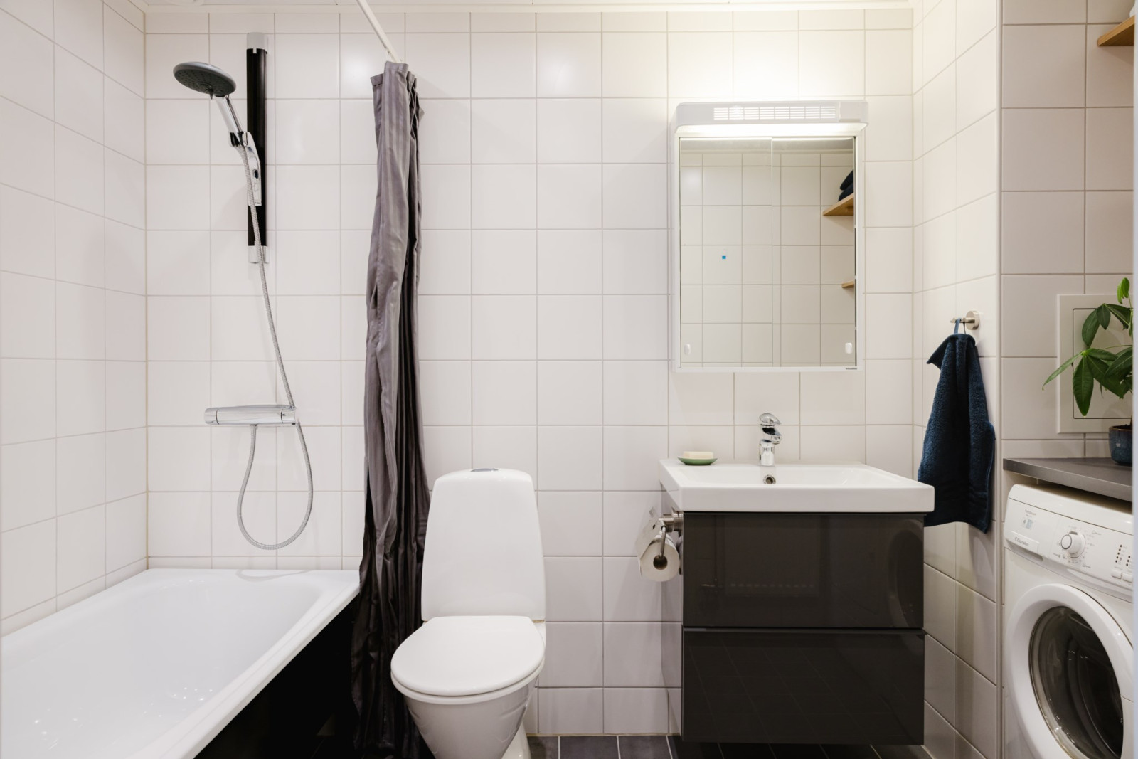Badrum med tvättavdelning Trädgårdsmästarstigen 10