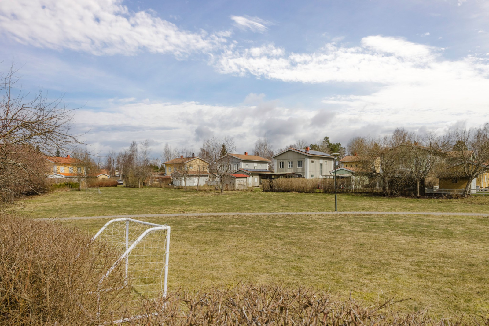 Allmänning vid tomtgräns Stallbacken 13
