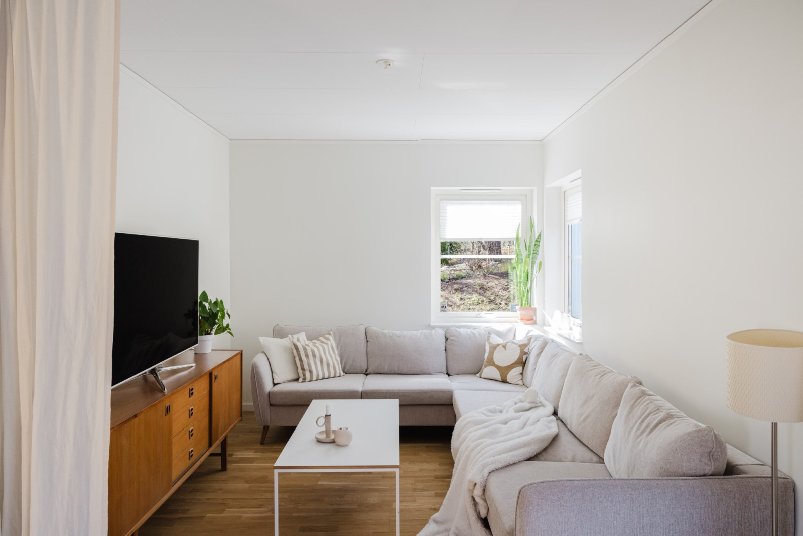 Tv-rum med plats för stor soffa Lustigknoppsvägen 27