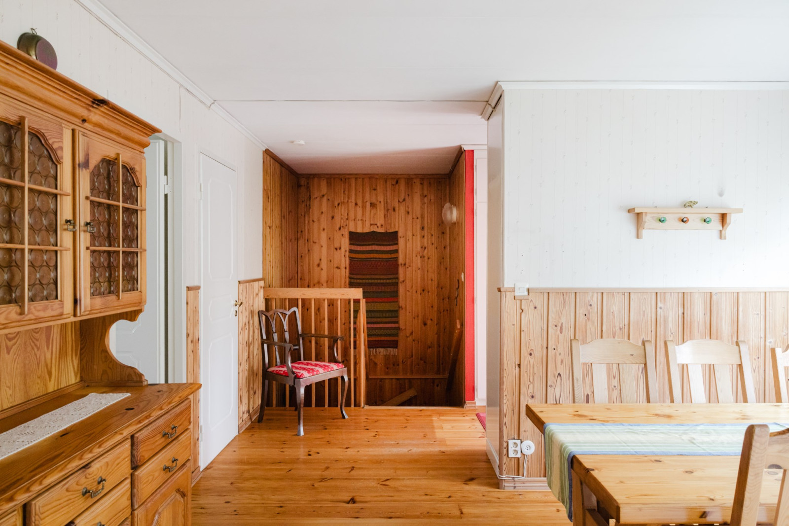 Matplats mot entré och trapphus Fasanstigen 60