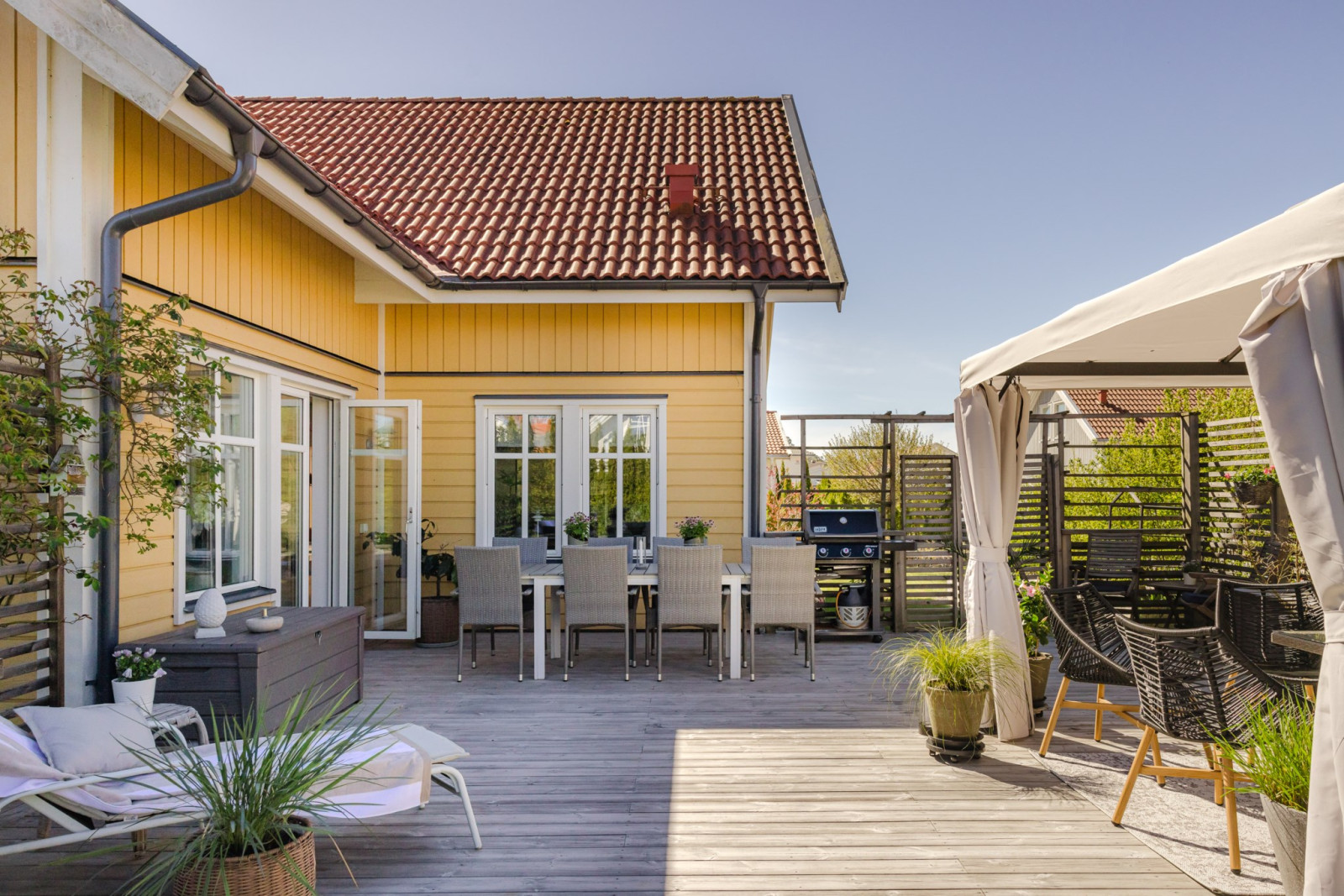Uteplats på baksidan Högvretsvägen 31