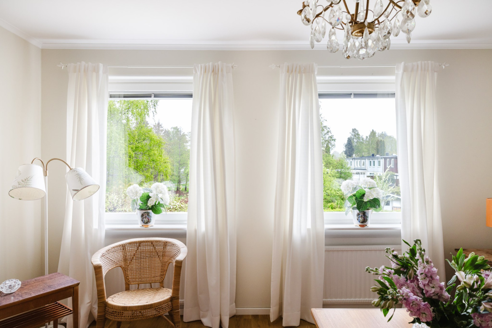 Utsikt mot himmel och grönska Fjärilstigen 97