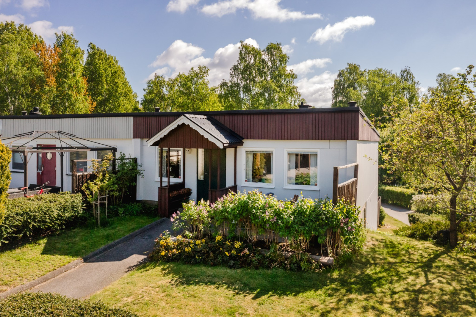 Gavelradhus med lummig trädgårdstomt Fjärilstigen 97
