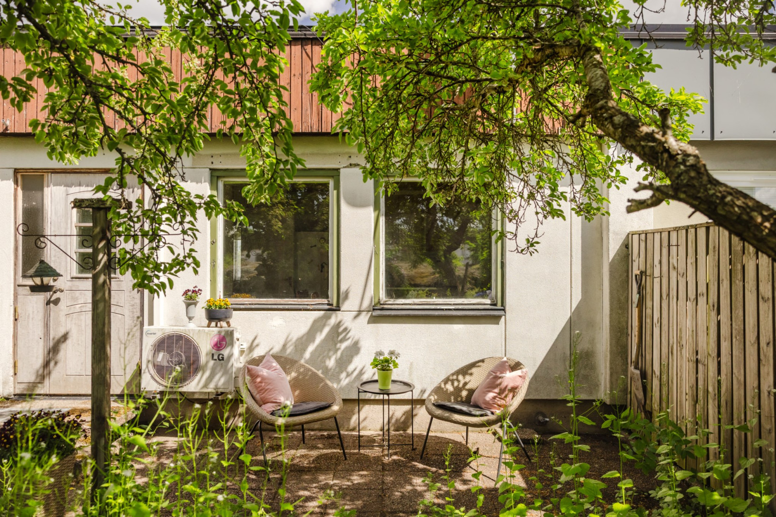 Uteplats på framsidan Kantarellstigen 39