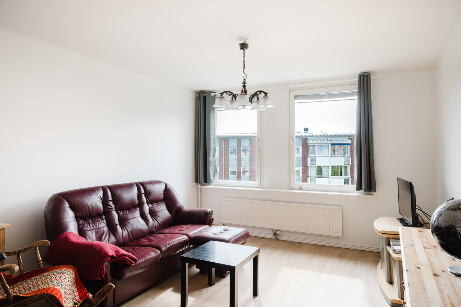 Lättmöblerat och ljust vardagsrum Emanuel Birkes väg 2