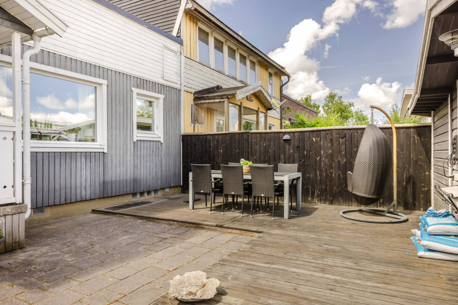 Uteplats på framsida Orrstigen 10