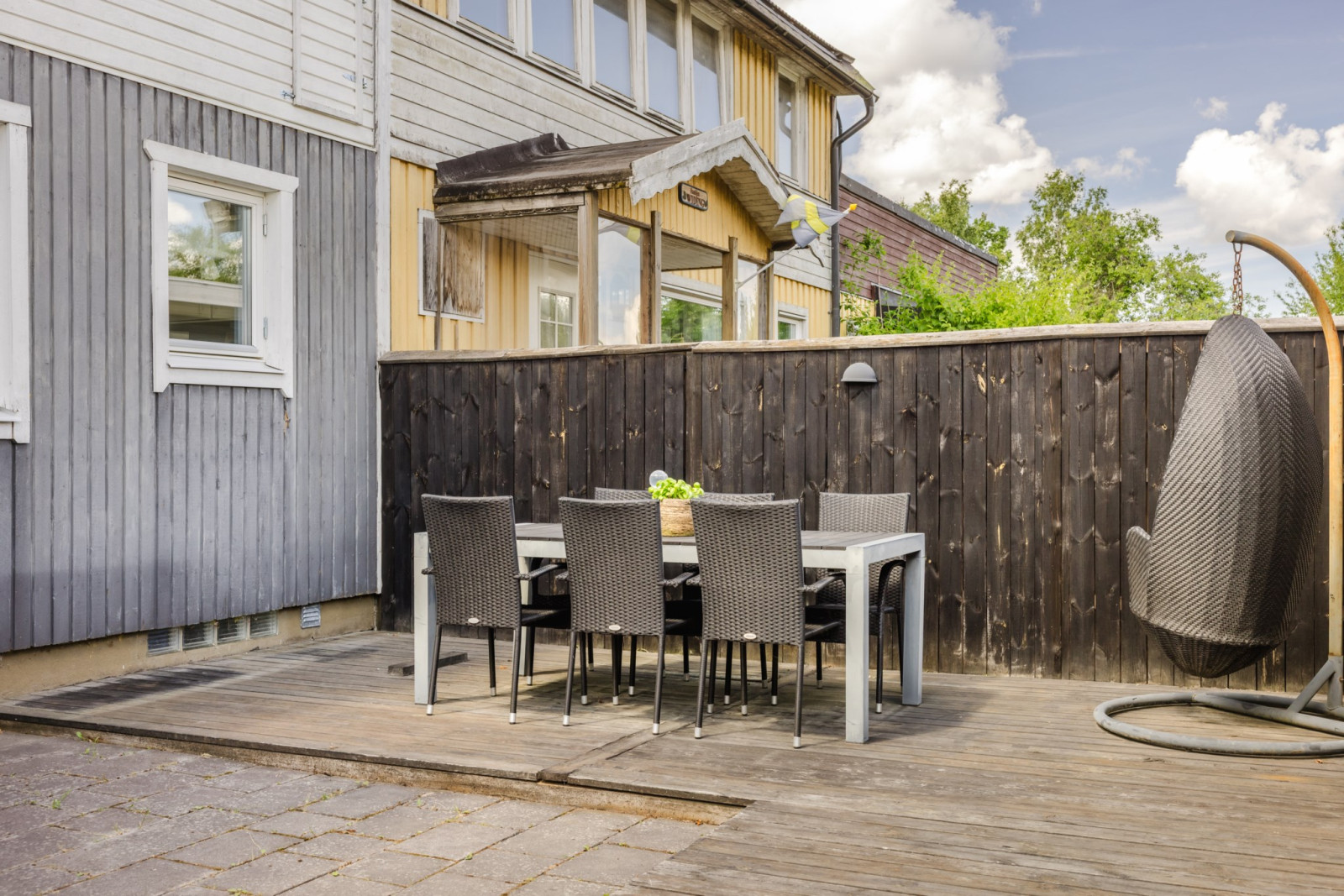 Uteplats på framsida Orrstigen 10
