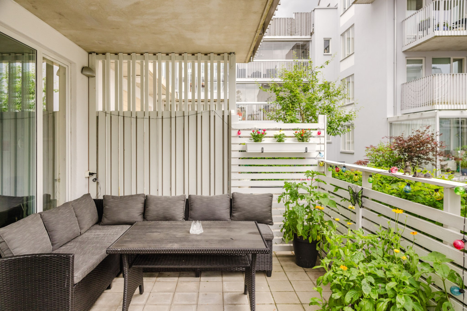 Plats för generös loungegrupp Rönninge Torg 13