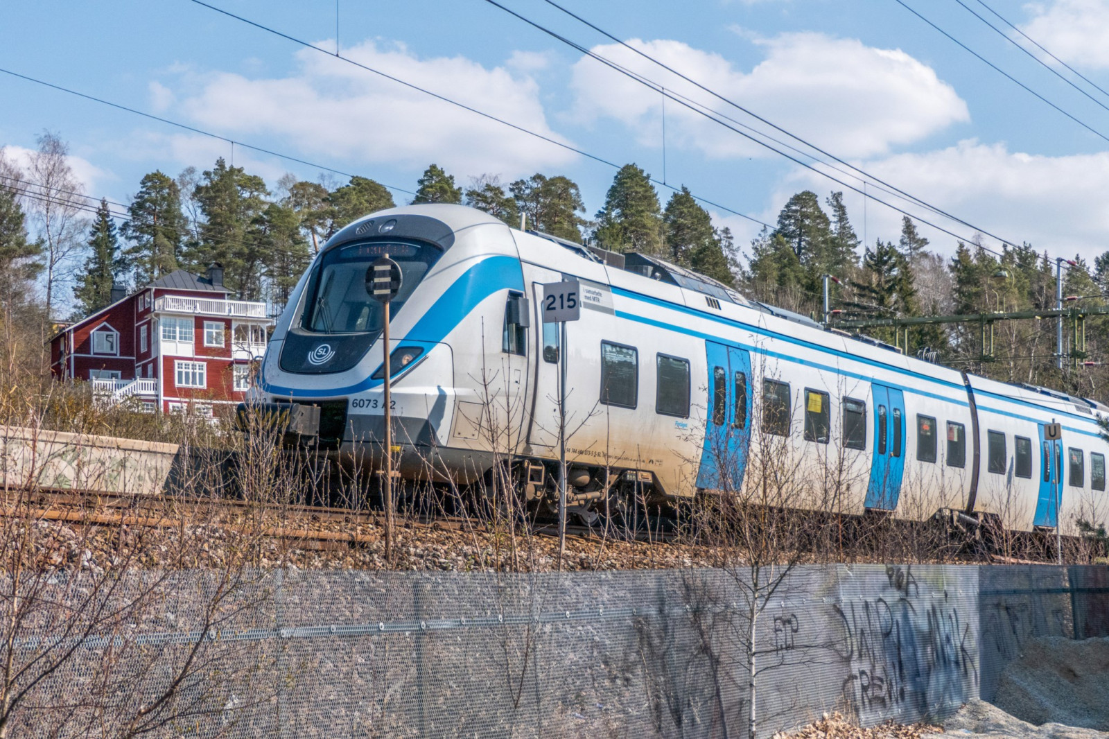 Rönninge pendeltågstation Salarpsbacken 1