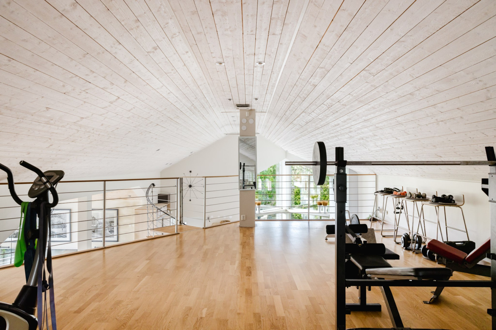 Övre plan / Loft Rönninge skolväg 39