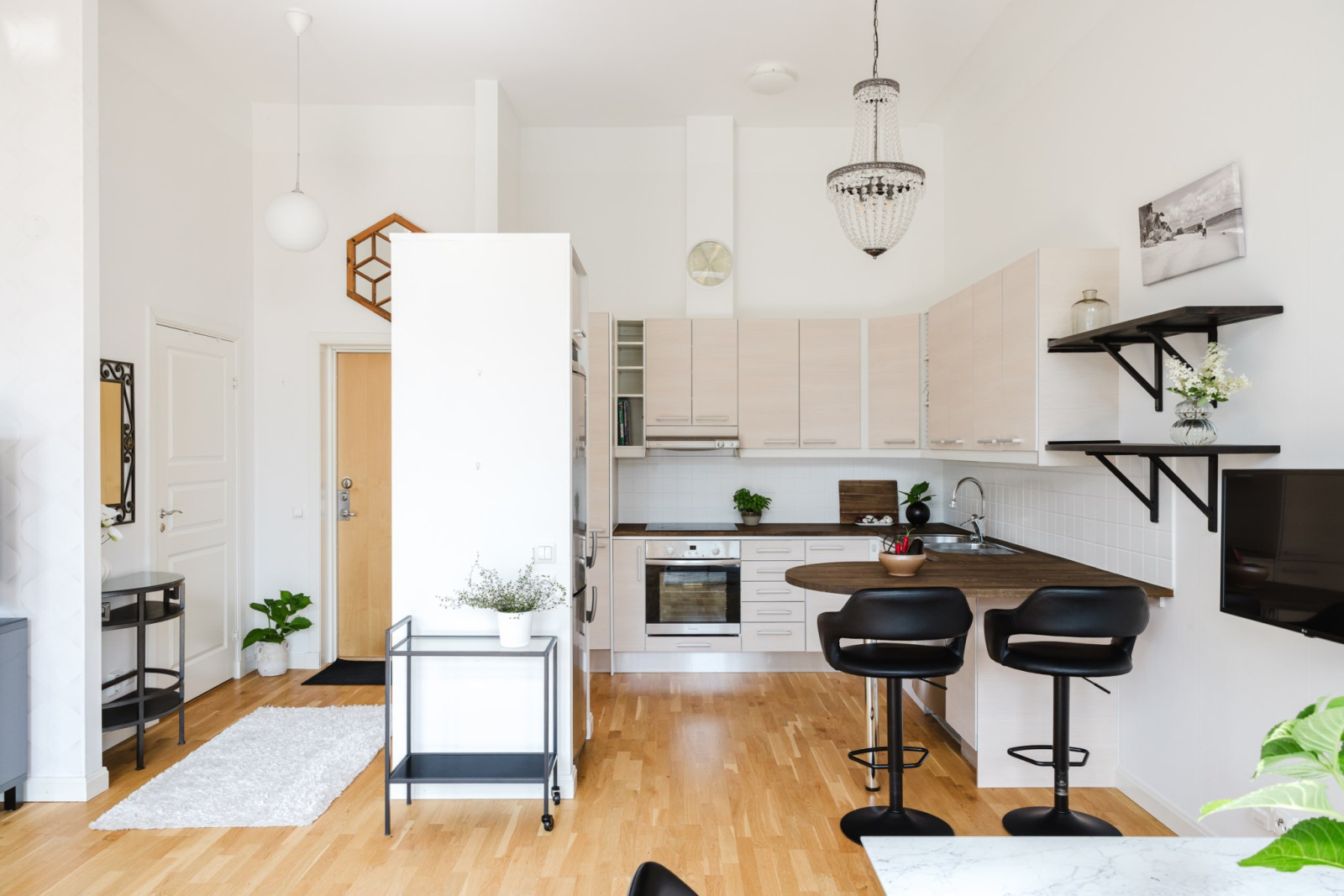 Kök och del av hall Verandastigen 1