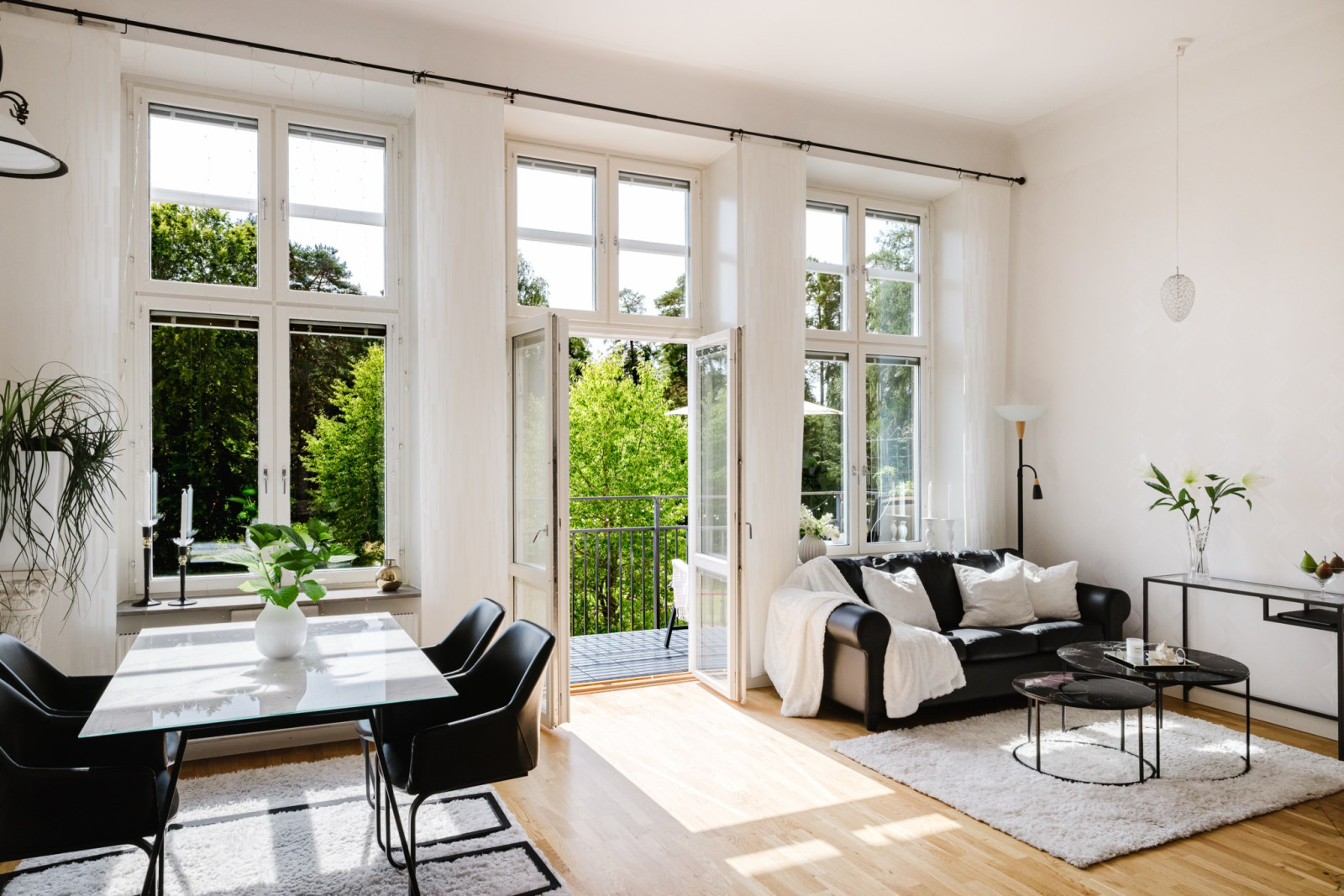 Vardagsrum och matplats med utgång till balkong Verandastigen 1
