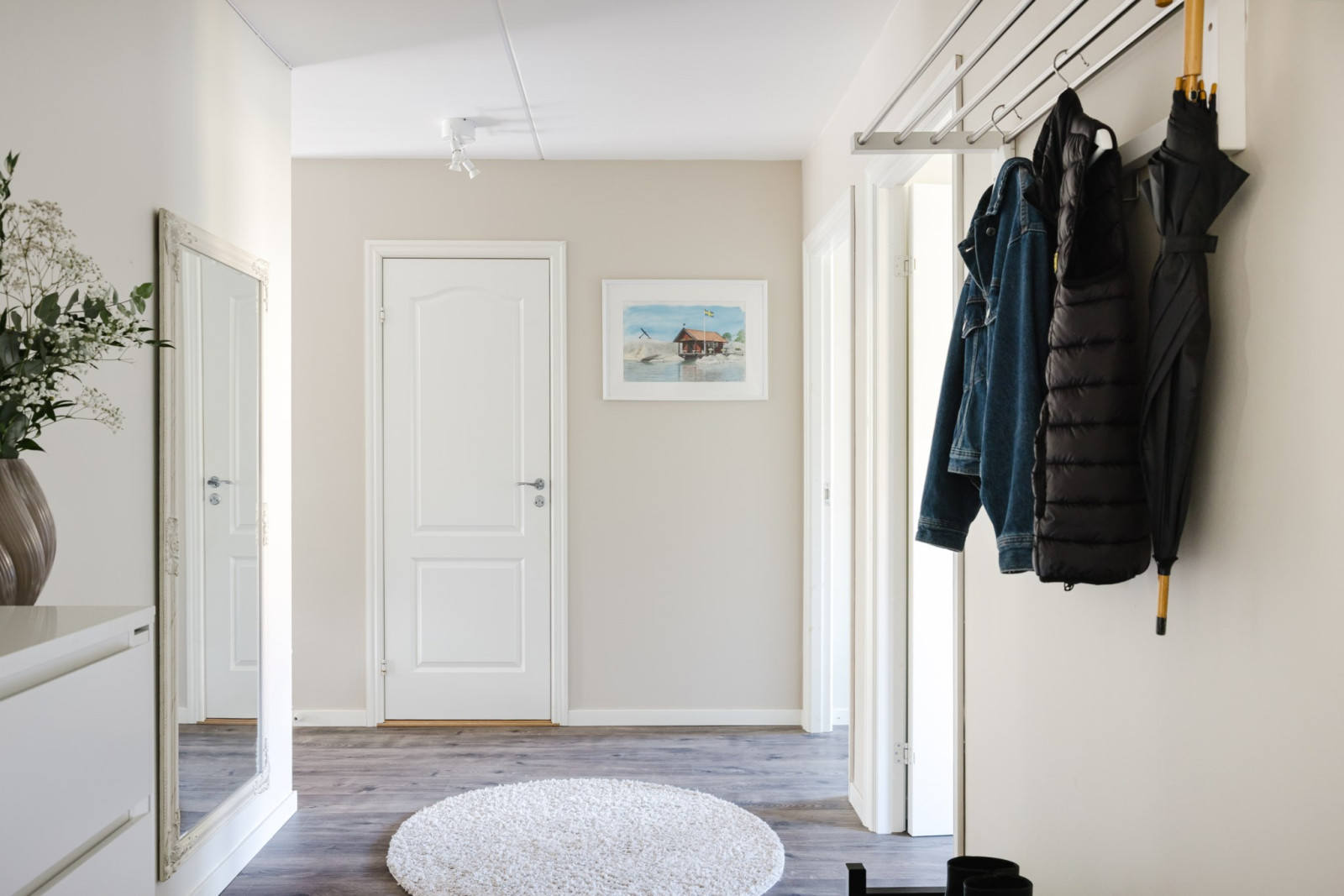 Väl tilltagen hall Westerdahlsvägen 10
