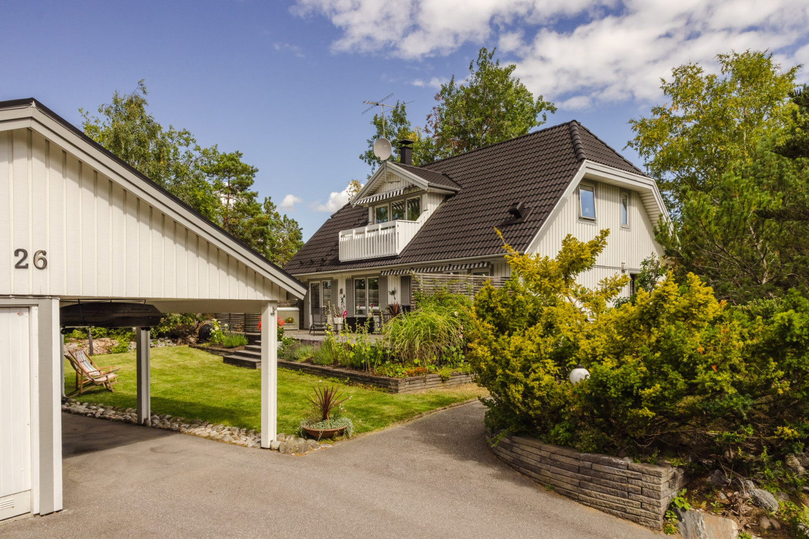 Del av garage och carport Gunnebovägen 26