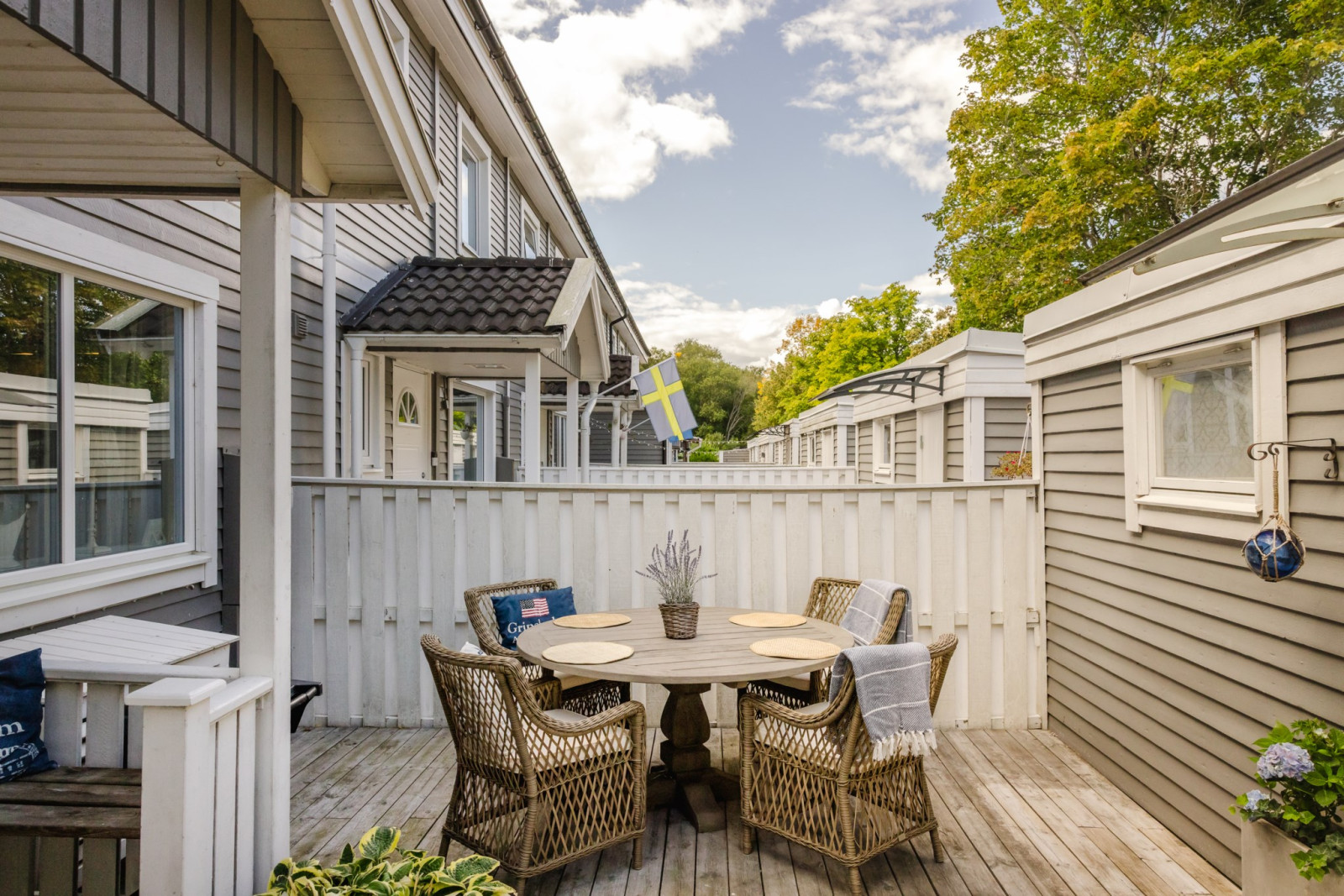 Uteplats på framsida Rönningevägen 129