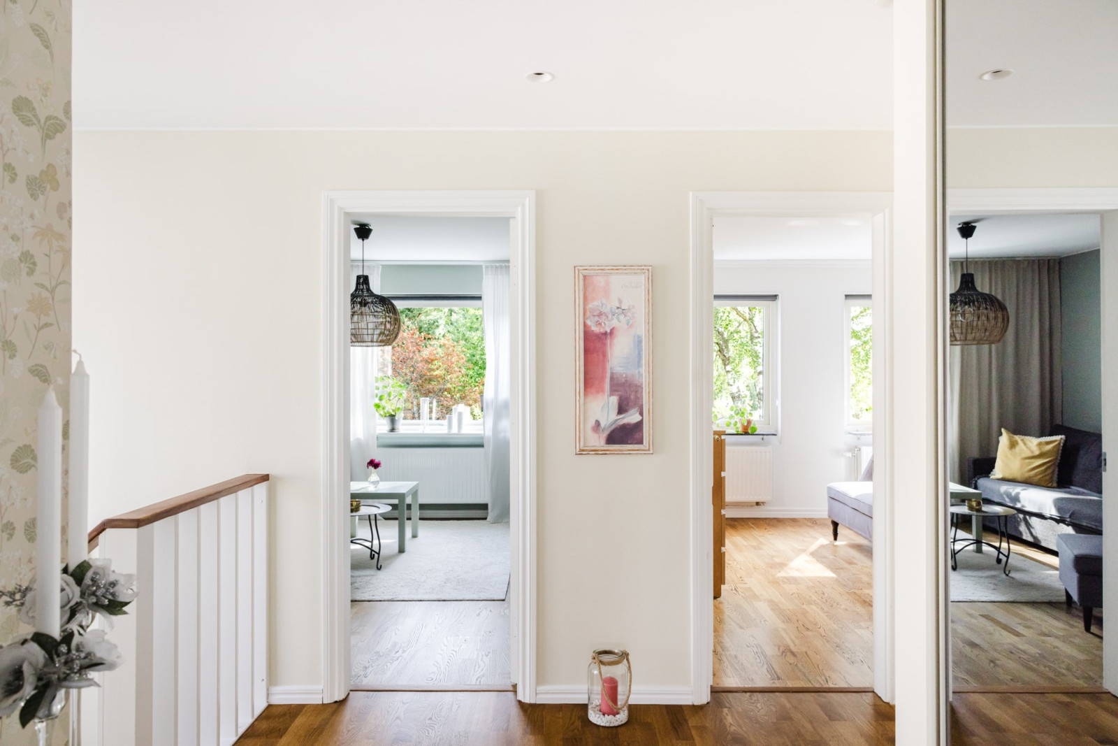 Hall övre plan mot sovrum 2 och 3 Tussilagostigen 7