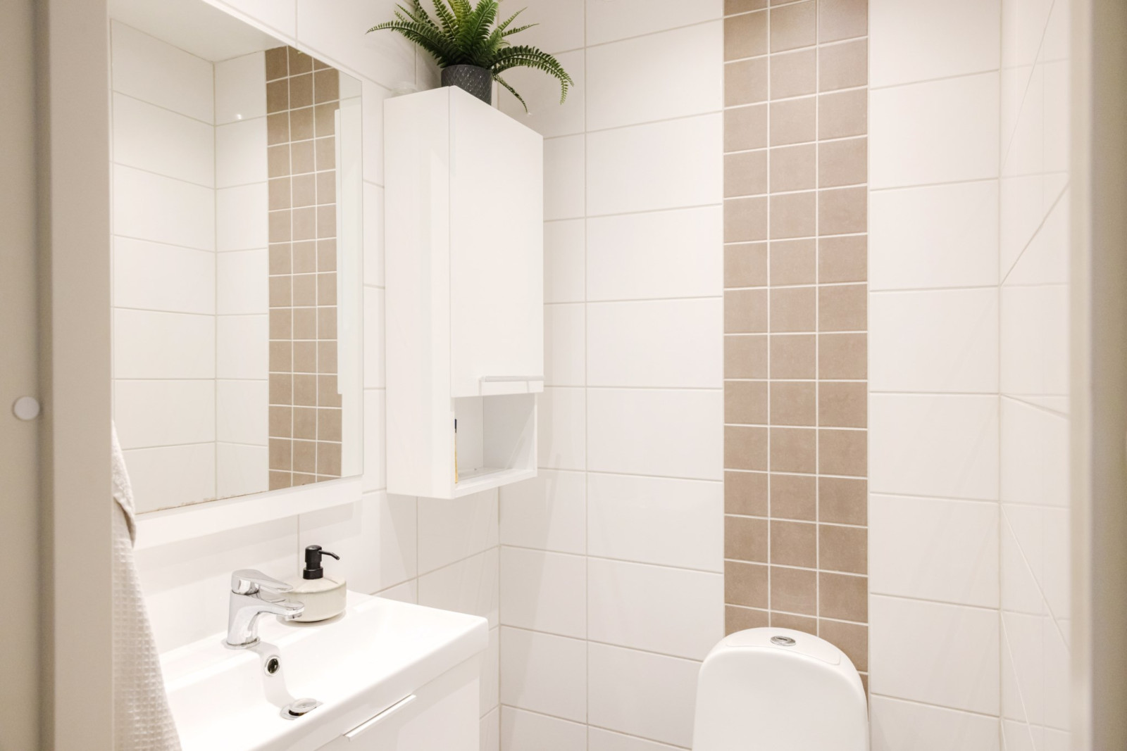 Modern gäst-wc Bondestigen 9