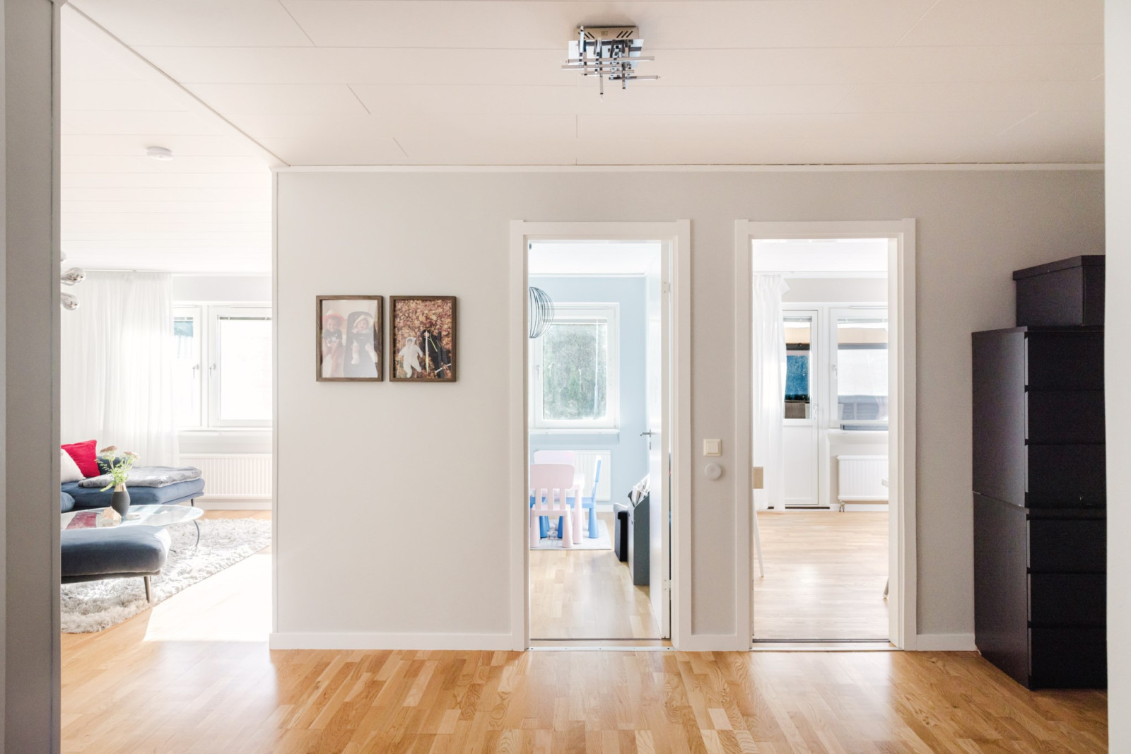 Hall mot vardagsrum och sovrum Jägarstigen 31