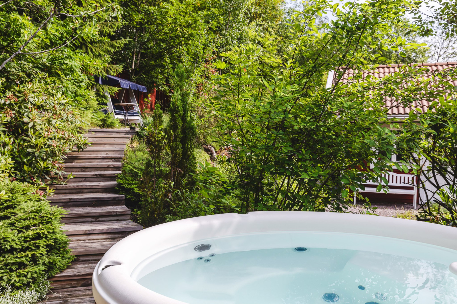 Skyddad jacuzzi Bergviksvägen 12